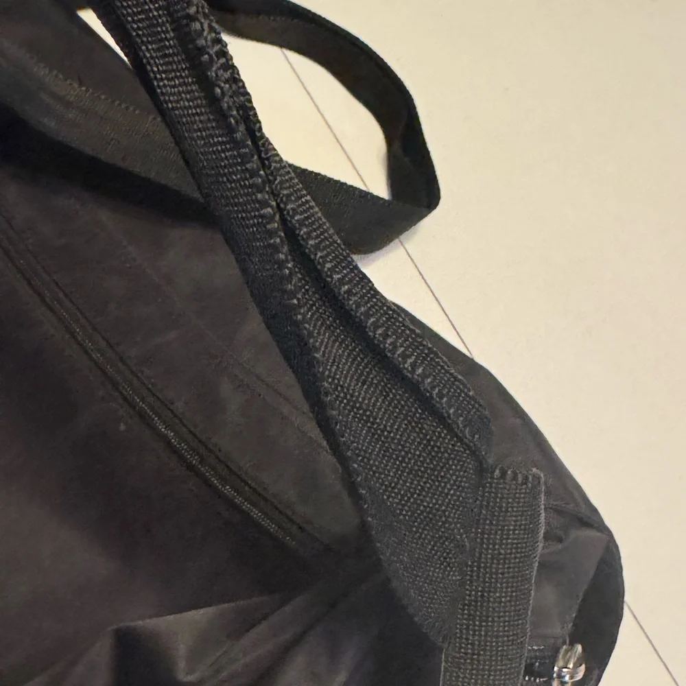 Retro Guess Women’s Black Lightweight Laptop Tablet Messenger Crossbody Bag